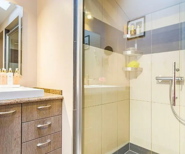 Lena *